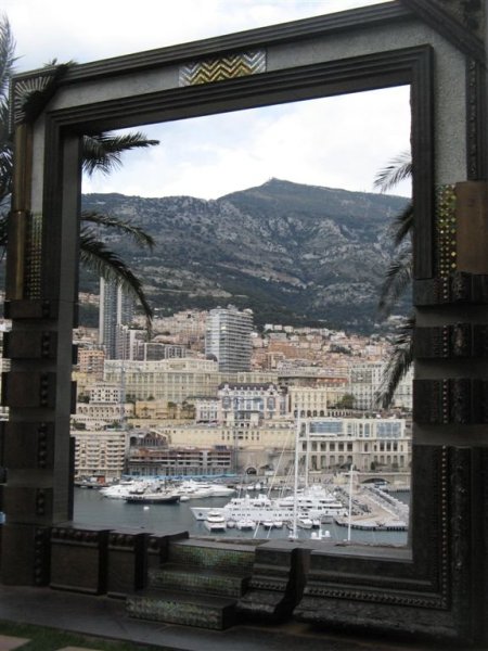 Монако - страна, знакомство с которой можно начать из-под земли. Не ужастик!