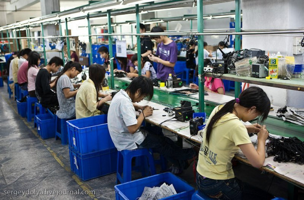 Китайские заводы по производству наушников, мышек и веб-камер
