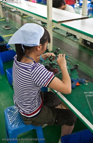 Китайские заводы по производству наушников, мышек и веб-камер