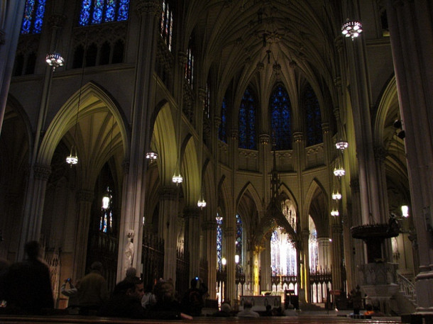 New York. St. Patrick\'s Cathedral. Intrepid.