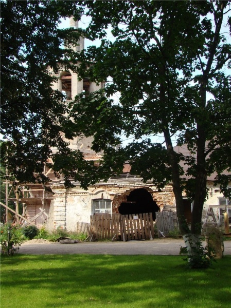 Житенный девичий монастырь на окраине Осташкова
