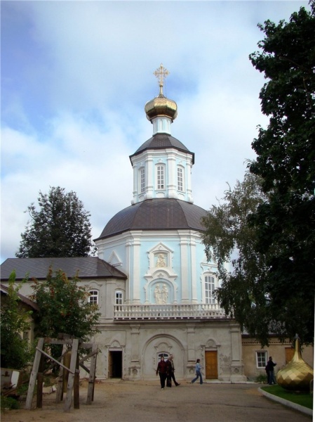 Житенный девичий монастырь на окраине Осташкова