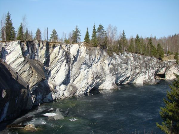 Рускеальские мраморные озёра, рускеальские водопады