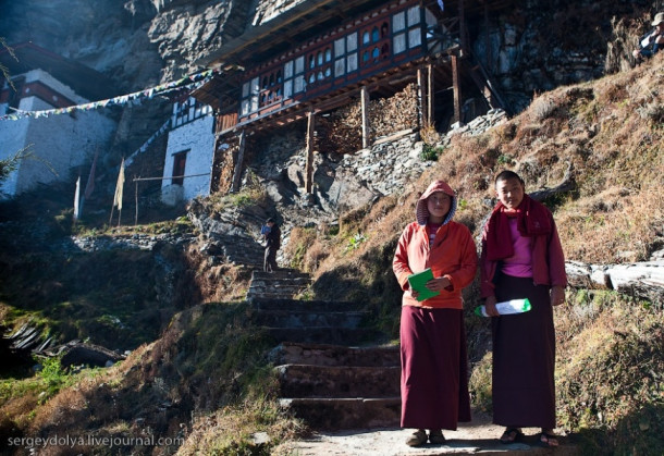 Перевал на высоте 4 км и женский монастырь