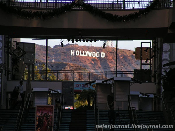 Grauman\'s Chinese Theater. Kodak Theatre. The Road to Hollywood.