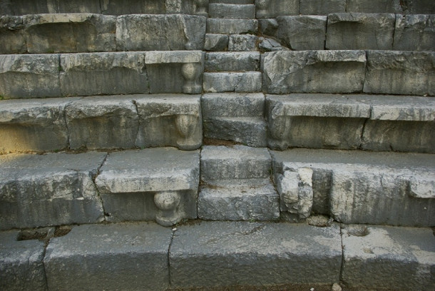 Ариканда: храмы Гелиосу и Траяну, стадион, одеон, театр, бани и античный общественный туалет