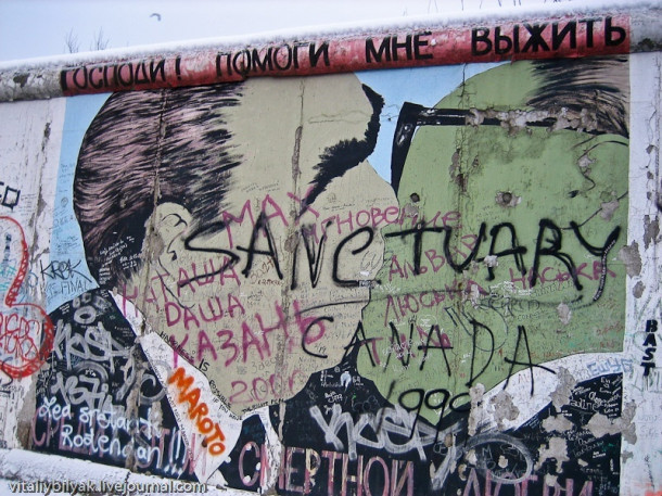 Смертельная стена Берлина и восстановленный Рейхстаг